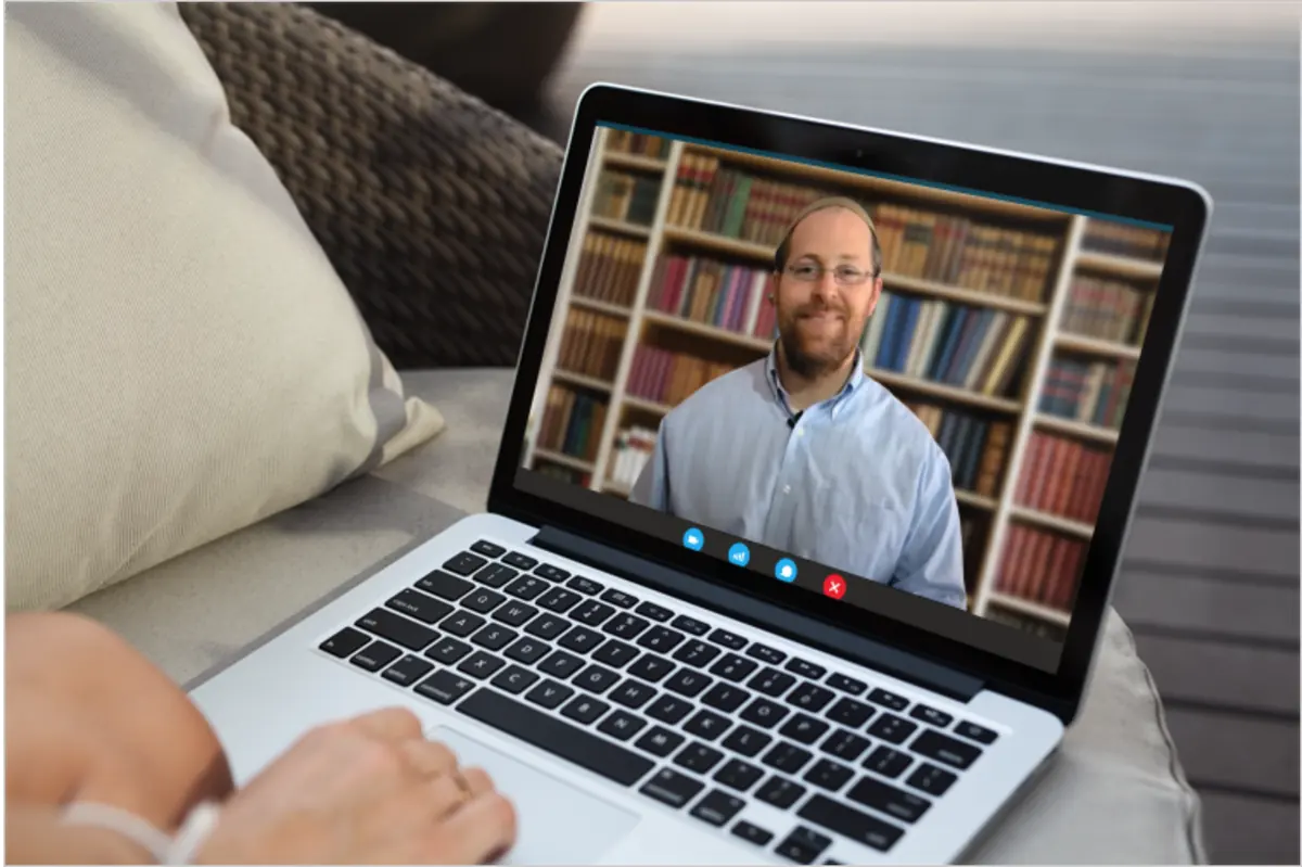 Rav Mike Feuer teaching a class over Zoom on a laptop